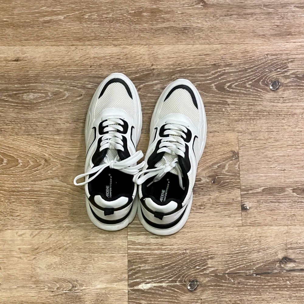 Sporty White & Black Chunky Sneakers, great condition.
